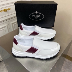 4D3480 Prada�����غ�����Ƥ���˶�Ь �������¿���Ь ��ɫ