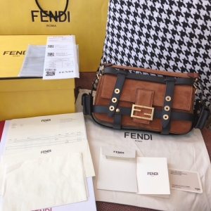 8BR778 FENDI�ҵ� ��ɫ��Ƥ�кź�ɫƤ��������� Fendi������