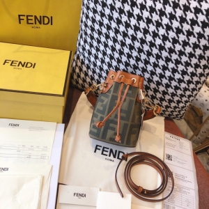 8BS010 Fendi Mon TresorС��ˮͰ�ִ� FendiŮ�� �ҵ�����ˮͰ�� ��ɫ