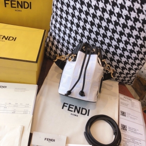 8BS010 Fendi Mon TresorС��ˮͰ�ִ� �ҵ�����ˮͰ�� ��ɫ
