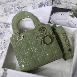 M0538 �ϰ�Lady Dior My ABCDior �ִ� ��Ƥ�ٸ��� ��ɫ