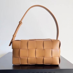 Bottega Veneta ��羼� Intreccio��֯Ƥ�� Brick Cassette�米�� ��ɫ