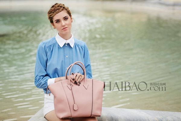 时尚博主嘉拉·法拉格尼 (Chiara Ferragni) 演绎全新路易·威登LV (Louis Vuitton) Lockit系列手袋大片
