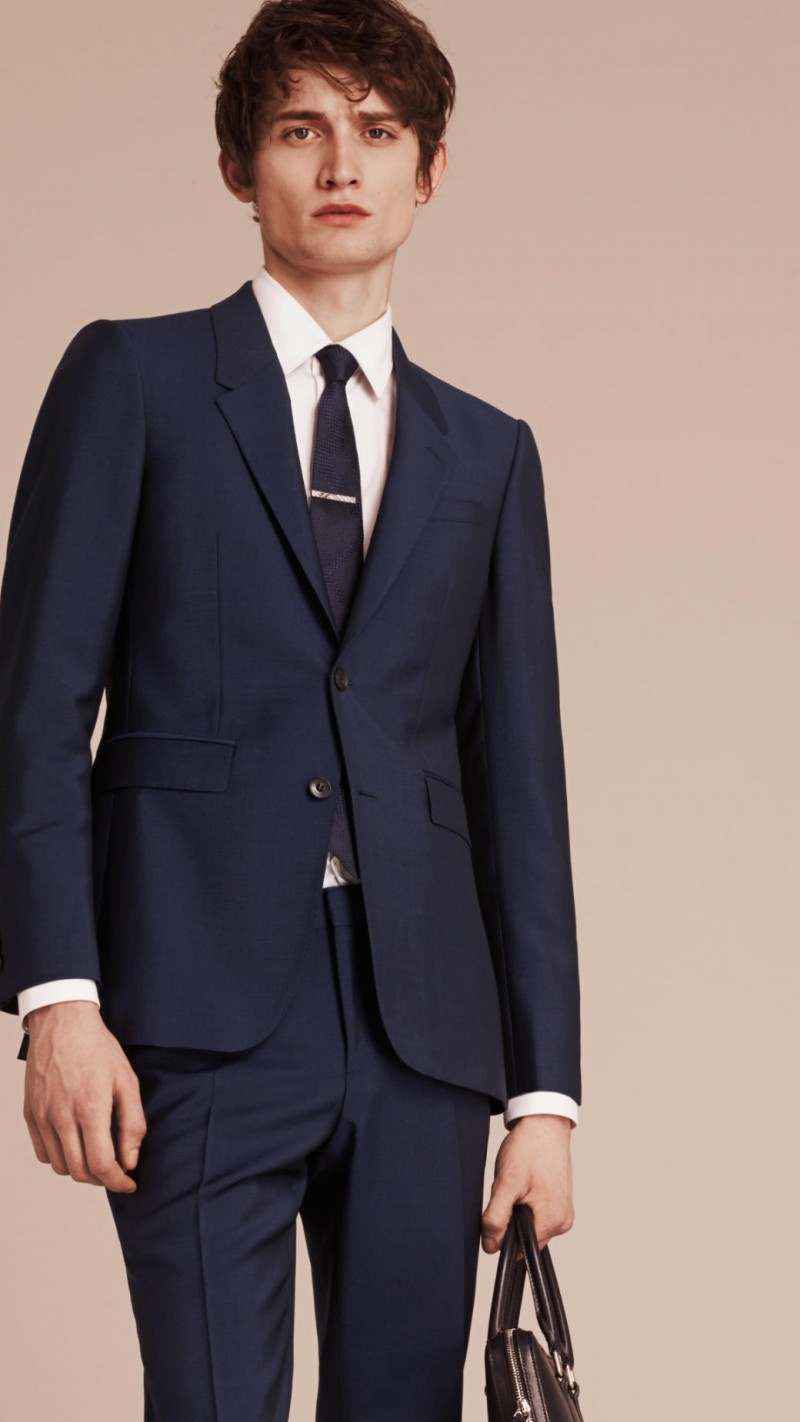 �ں�����Burberry�����ж���������ë����ë��װ