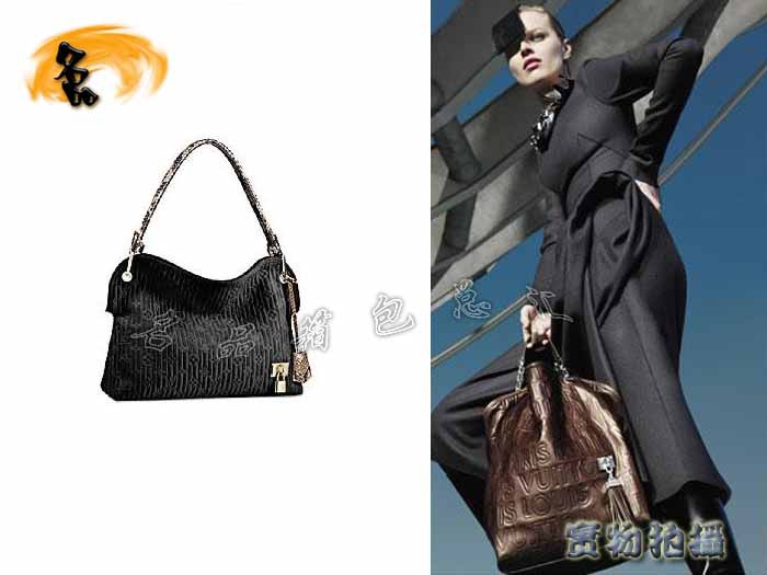 M95813 LV新款时尚女包 LV单肩包 LV磨砂皮 LV经典老花 LV最新款