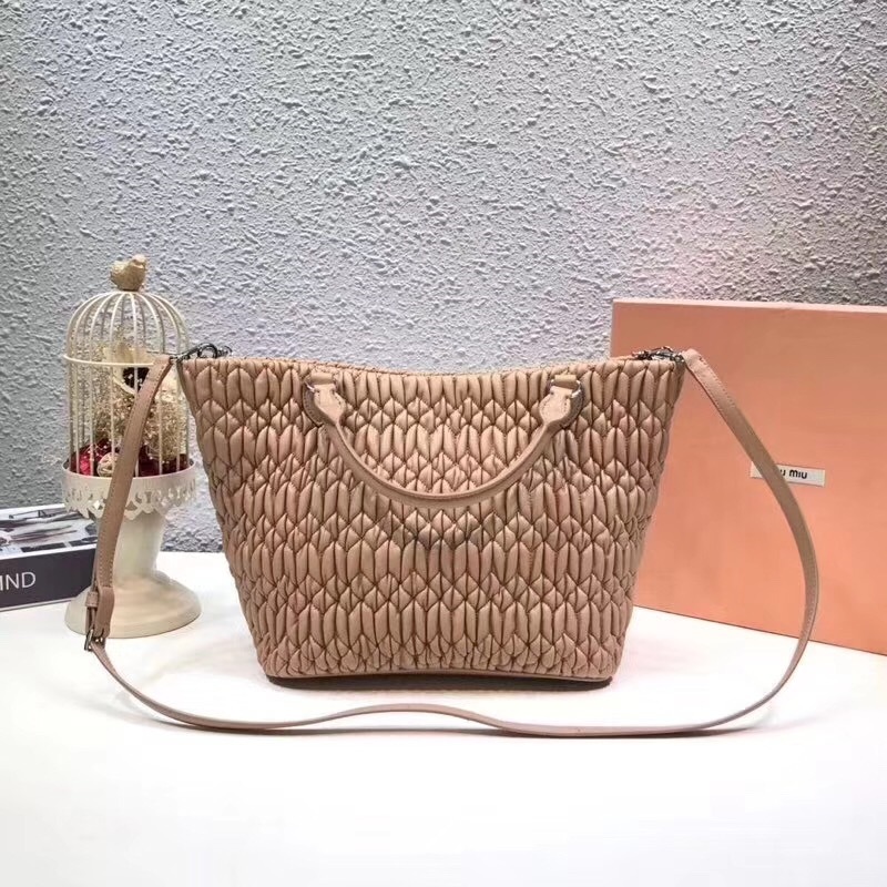 5BE896 MIUMIU缪缪 专柜新款 褶皱羊皮 水钻链条 手提包 卡其
